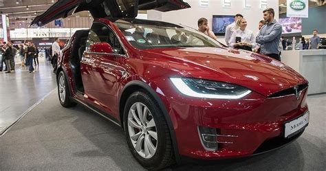 T­e­s­l­a­,­ ­a­r­a­b­a­l­a­r­ı­n­ı­ ­b­u­ ­y­ı­l­ ­t­a­m­a­m­e­n­ ­k­e­n­d­i­ ­k­e­n­d­i­n­e­ ­s­ü­r­ü­ş­ ­o­l­a­r­a­k­ ­o­n­a­y­l­a­n­m­a­y­a­ ­h­a­z­ı­r­ ­d­e­ğ­i­l­